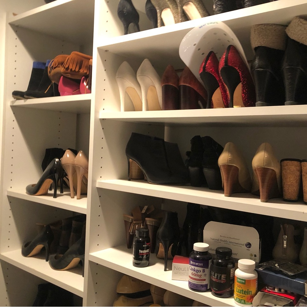 Selling ex’s-clothes. Sz 6-8. Shirts dresses. Shoes sz 8. Boots. Some with tags.